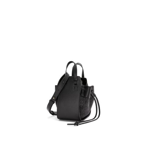  LOEWE罗意威 22年秋冬 女士 单肩包 Mini Hammock Drawstring bag in Anagram jacquard and ca
