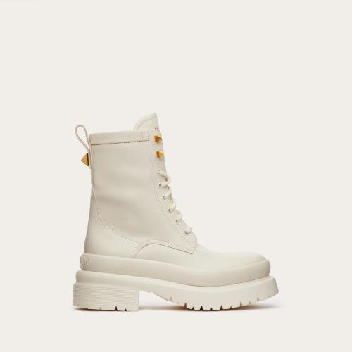  VALENTINO华伦天奴 22年秋冬 女士 短靴 RANGERS ROMAN STUD EN CUIR DE VEAU. TALON?: 50?M