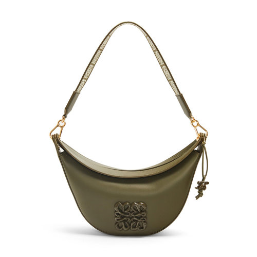 LOEWE/罗意威 23春夏新款 Luna系列 女士小号茶粉釉缎面小牛皮金色五金配件提花肩带同色系瓷兔子吊饰拆卸肩带单肩半月形流浪包A923PM1X07-8967