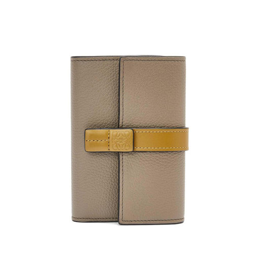 LOEWE/罗意威 22新款 女士小号月桂绿配赭石色粒面牛皮革徽标压纹搭扣三折钱包C660S86X01-1852