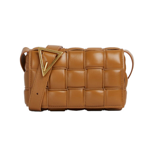 Bottega Veneta/葆蝶家 22新款 女士小号驼色绗缝羔羊皮饰有Intreccio图案金属搭扣翻盖开合单肩斜挎包717506VCQR12593