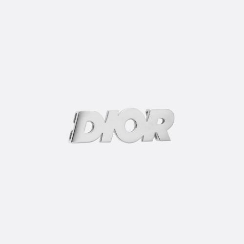  DIOR迪奥 22年秋冬 男士 挂饰 “DIOR”运动鞋吊饰 V0454HOMMT_D000 预定商品1-3周发货