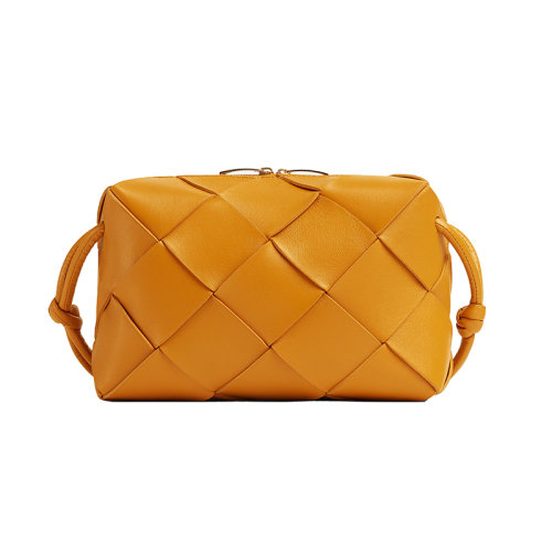 Bottega Veneta/葆蝶家 22新款 女士小号黄棕色羔羊皮编织图案金色饰面拉链开合单肩相机包709417VCQC27716