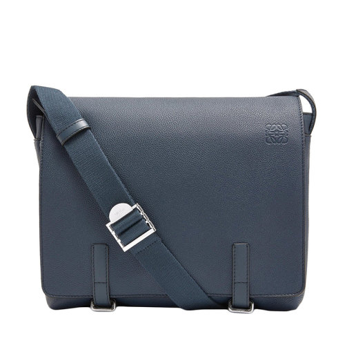 LOEWE/罗意威 22春夏新款 男士深海蓝色柔软粒面牛皮Anagram压纹翻盖可单肩斜挎邮差包 0010594679