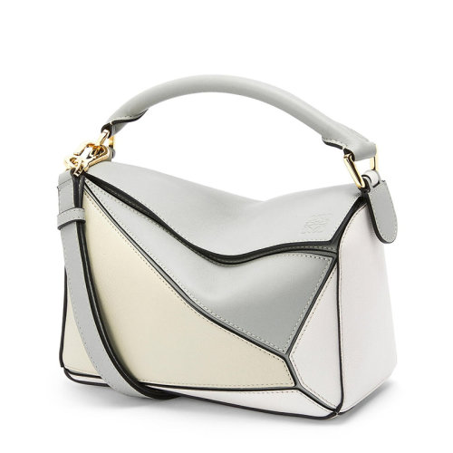 LOEWE/罗意威 22春夏新款Puzzle系列 女士小号大理石灰/软白多色拼接效果牛皮革徽标压印金扣配可拆卸肩带单肩斜挎拼图包0010697522