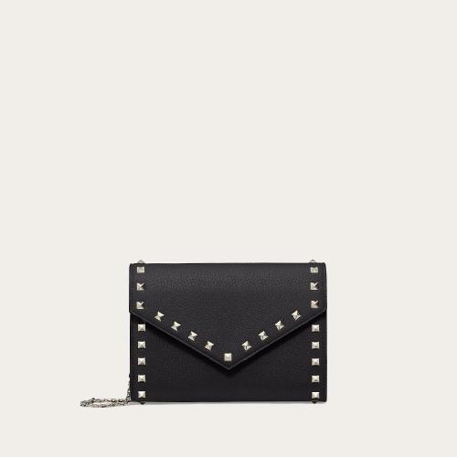  VALENTINO华伦天奴 22年春夏 女士 单肩包 Portefeuille a bandouliere chaine Rockstud en 预定商品1-3周发货