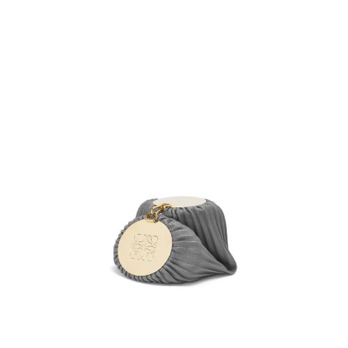  LOEWE罗意威 22年秋冬 女士 单肩包 Bracelet pouch in nappa calfskin and brass A912P84X07-