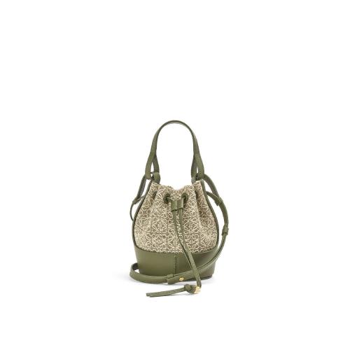  LOEWE罗意威 22年秋冬 女士 手提包 Mini Balloon bag in Anagram jacquard and calfskin A710