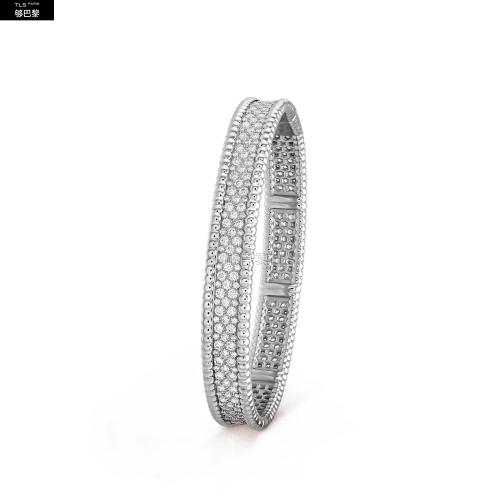 VCA梵克雅宝 22年秋冬 女士 手镯 Perlee钻石手镯,3排镶钻设计,小号款式 VCARP5E700 预定商品2-8周发货