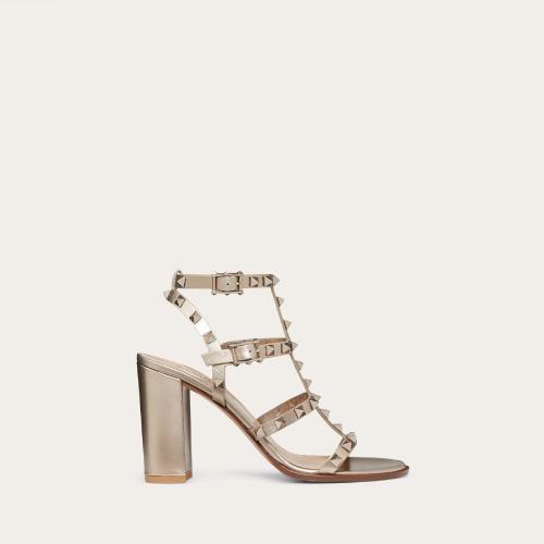 VALENTINO华伦天奴 22年秋冬 女士 高跟凉鞋 Sandales Rockstud a brides en veau metallise.