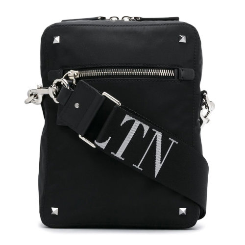 Valentino/华伦天奴 男士黑色聚酰胺混纺涤纶经典字母徽标印花铆钉装饰单肩包斜挎包邮差包信使包男包 UY2B0662-RPY-0NO