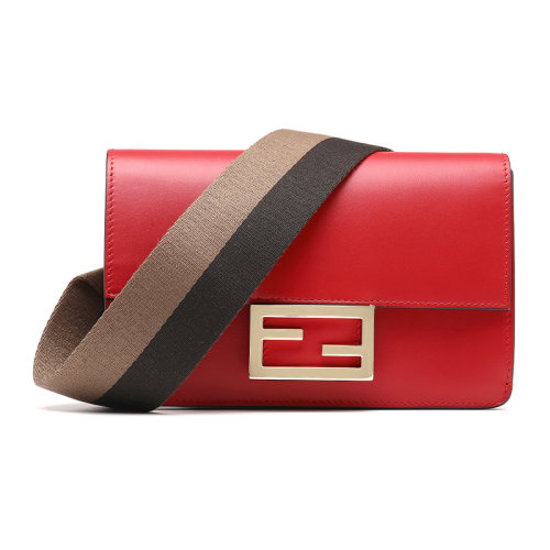 FENDI/芬迪21新品牛皮革翻盖开合单肩包斜挎包8BS048AAIW