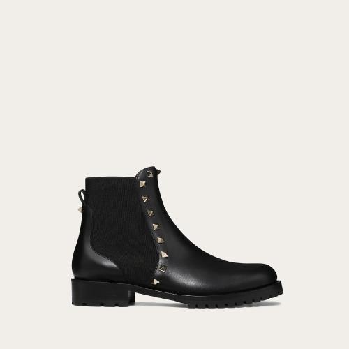  VALENTINO华伦天奴 22年秋冬 女士 短靴 Bottines Rockstud. Talon : 20 mm SW2S0D47VOT0NO 预定商品1-3周发货