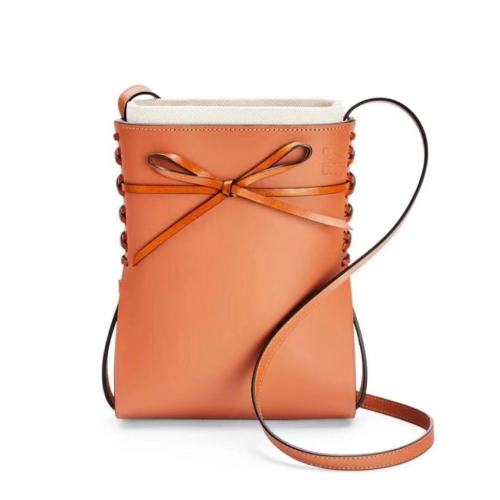 LOEWE/罗意威新款lkebana系列小牛皮单肩斜挎包 A858I01X01