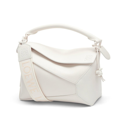 LOEWE/罗意威 22新款 Puzzle Edge系列 女士小号白釉缎面小牛皮同色金属配饰兔子吊饰拆卸调节肩带手提单肩斜挎拼图包A510P60X24-6678