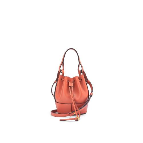  LOEWE罗意威 22年秋冬 女士 单肩包 Mini Balloon bag in nappa calfskin A710P18X01-9947