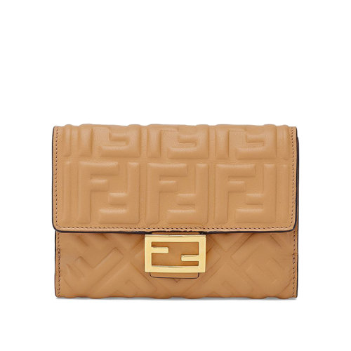 FENDI/芬迪 Baguette系列 女士中号米色纳帕皮翻盖FF磁性纽扣饰有压纹FF图案钱包8M0419AAJDF15KR