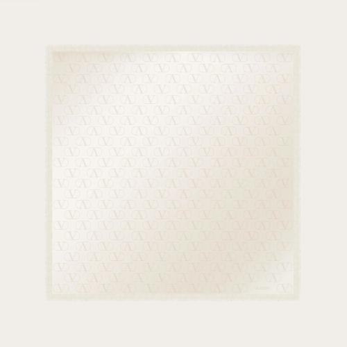  VALENTINO华伦天奴 22年秋冬 女士 披肩 CHALE EN SOIE A_VEC JACQUARD VLOGO SIGNATURE 140 X