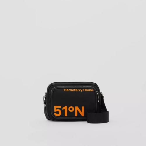  BURBERRY 22年秋冬 男士 坐标印花尼龙斜背包 80644481