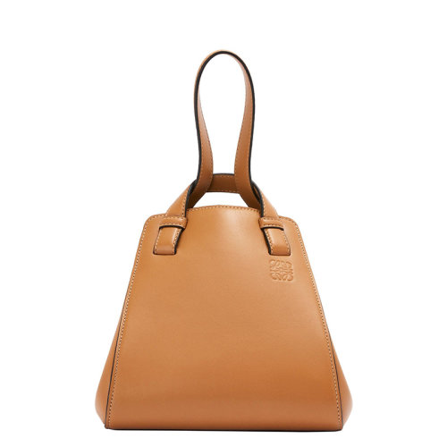 Loewe/罗意威 22春夏新款Hammock Nugget系列 女士暖沙色牛皮革多功能可单肩斜挎吊床包 0010701506