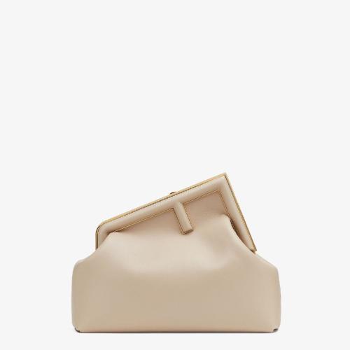  FENDI芬迪 22年秋冬 女士 手拿包 浅米色皮革手袋 8BP127ABVEF19PN