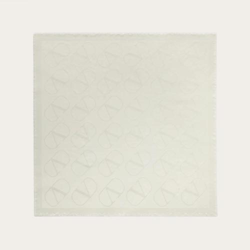  VALENTINO华伦天奴 22年秋冬 女士 披肩 Chale VLogo Signature 140 x 140 cm 1W2EB104AJBA03