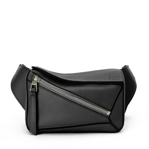 LOEWE/罗意威 22春夏新款Puzzle系列 男士黑色经典小牛皮斜挎腰包0010651297