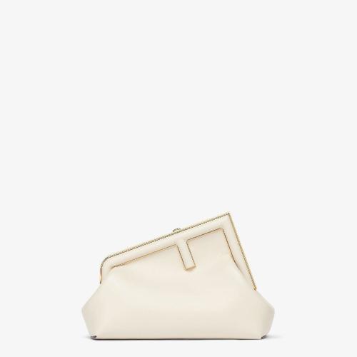  FENDI芬迪 22年秋冬 女士 手拿包 山茶花白皮革手袋 8BP129ABVEF0VWM