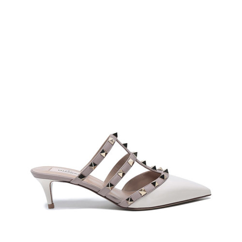 Valentino/华伦天奴 2021款 女士漆皮Rockstud铆钉装饰尖头高跟鞋穆勒鞋 VW2S0V23 VNW