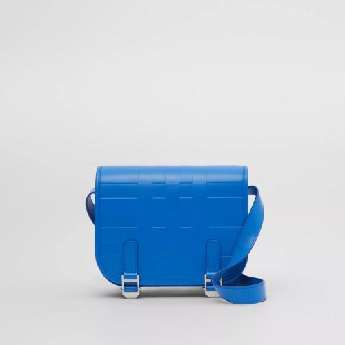  BURBERRY 22年秋冬 男士 压花格纹皮革信使包 80577101