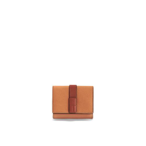  LOEWE罗意威 22年秋冬 女士 钱包 Trifold wallet in soft grained calfskin C660TR2X01-3639