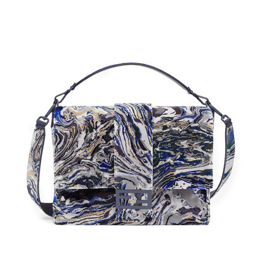 FENDI/芬迪 BAGUETTE系列 男士大号白色/黑色/蓝色大理石纹刺绣图案翻盖FF磁扣开合漆面金属配件配可拆卸肩带手提斜跨单肩邮差包7VA536AGR1F1FTP