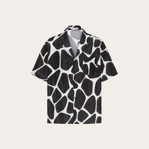  VALENTINO华伦天奴 22年秋冬 男士 短袖衬衫 CHEMISE EN SOIE ET COTON a IMPRIMé GIRAFFA RE