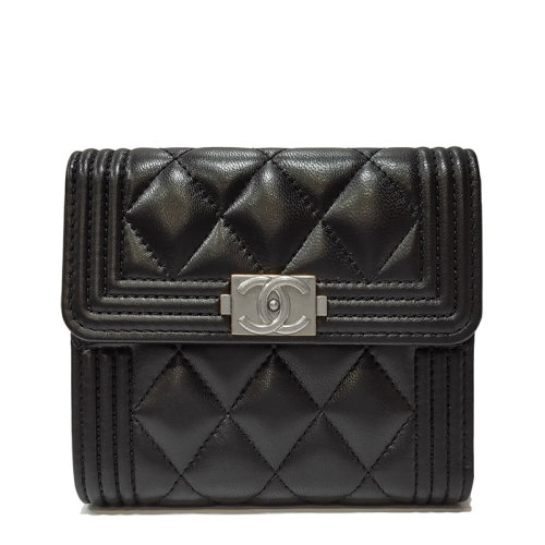 CHANEL/香奈儿 经典款小羊皮复古银扣BOY菱格绗缝短款钱包