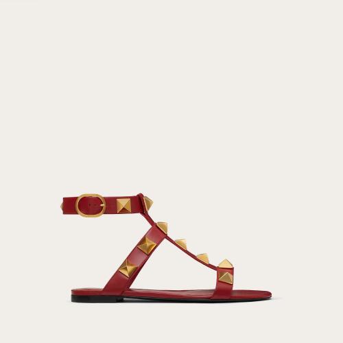 VALENTINO华伦天奴 22年秋冬 女士 平底凉鞋 SANDALES ROMAN STUD EN VEAU WW2S0BU8ZWM0RO 预定商品1-3周发货