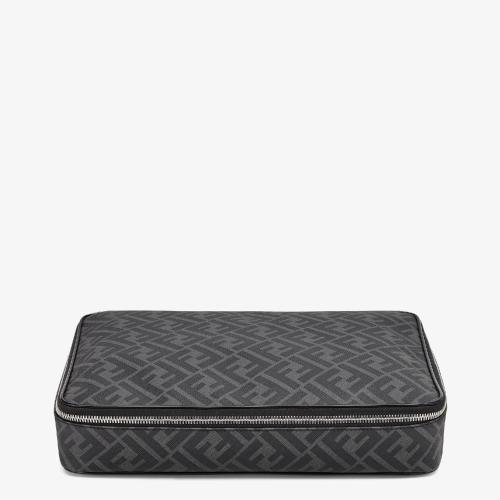  FENDI芬迪 22年秋冬 男士 收纳包 灰色布料衬衫便携袋 7N011_GLRF0GXN