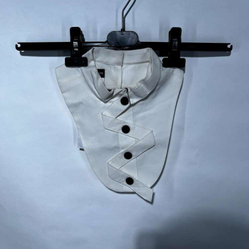 Emporio Armani/安普里奥阿玛尼 米白色女士衣领