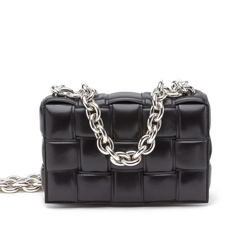 Bottega Veneta/葆蝶家 2020早秋新款CASSETTE系列 黑色编织羊皮革斜挎包631421VBWZ01229