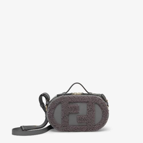  FENDI芬迪 22年秋冬 女士 单肩包 O’Lock Mini Camera Case 8BS058ALMNF1EFW