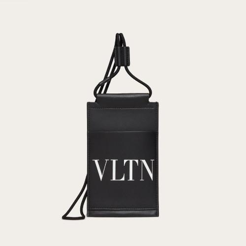  VALENTINO华伦天奴 22年秋冬 男士 手机包 étui tour de cou pour smartphone VLTN 1Y2P0T13L
