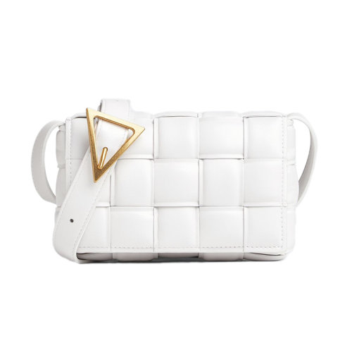 Bottega Veneta/葆蝶家 22新款 女士小号白色绗缝羔羊皮饰有Intreccio图案金属搭扣翻盖开合单肩斜挎包717506VCQR19009