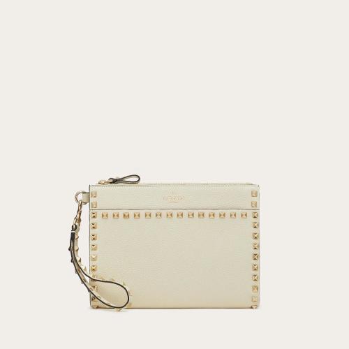  VALENTINO华伦天奴 22年秋冬 女士 手拿包 Pochette Rockstud en veau graine 1W2P0V27VSHI16