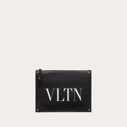 VALENTINO华伦天奴 22年秋冬 男士 手拿包 Pochette VLTN en cuir 1Y2B0692WJW0NI