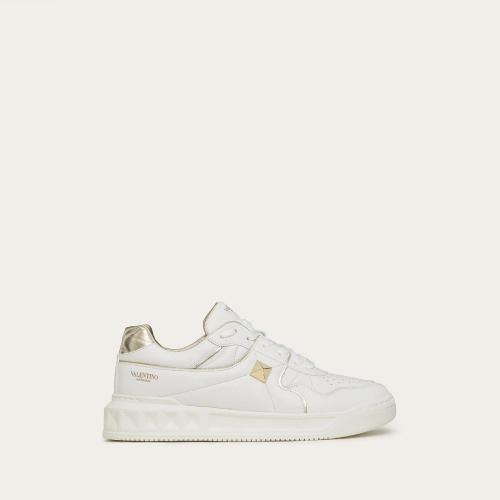  VALENTINO华伦天奴 22年秋冬 男士 休闲运动鞋 Sneakers basses ONE STUD en nappa 1Y2S0E71RU