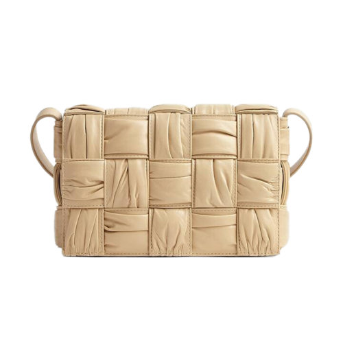 Bottega Veneta/葆蝶家 22新款 女士浅咖色带褶裥Intrccio图案小牛皮磁扣翻盖开合黄铜饰面单肩斜挎包717089V2FY19796