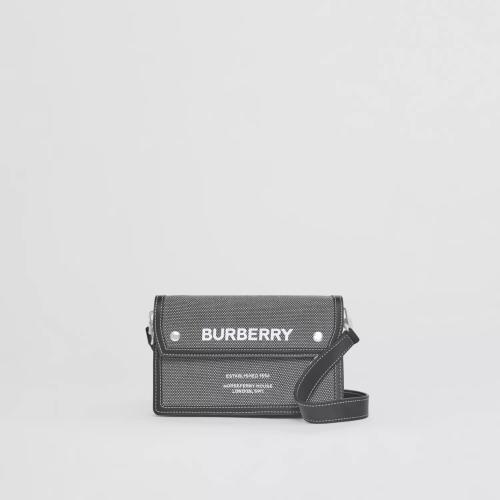  BURBERRY 22年秋冬 男士 Horseferry 印花帆布拼皮革斜背包 80508441
