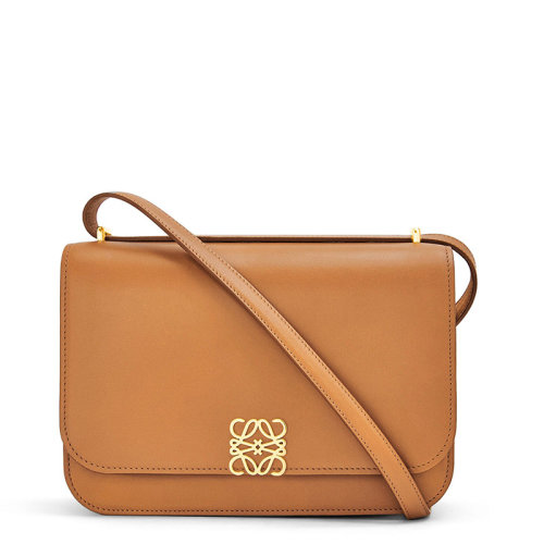 LOEWE/罗意威 20 Goya系列 女士暖沙色真丝小牛皮金属徽标磁扣单肩斜挎包0010594299