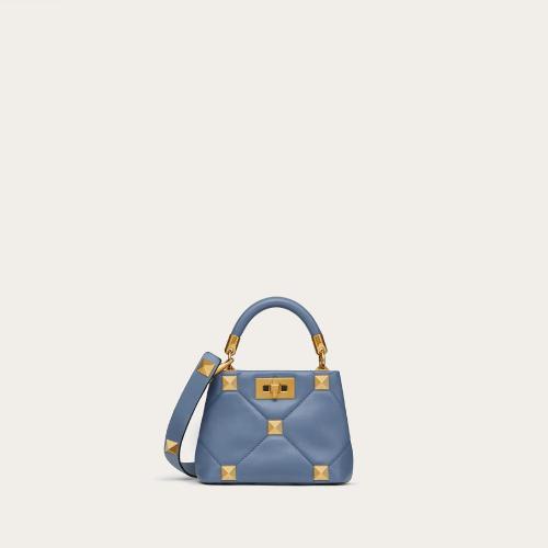  VALENTINO华伦天奴 22年秋冬 女士 单肩包 Sac a main Roman Stud The Handle Bag 520 en napp 预定商品1-3周发货