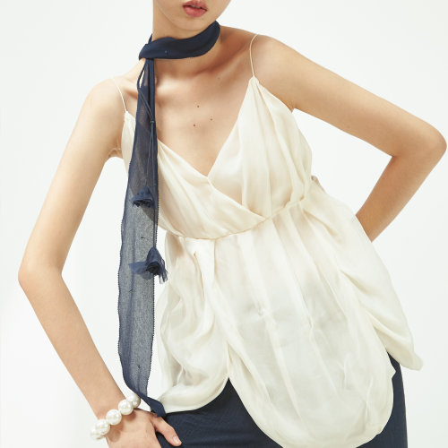 nisiss/怡夕柯根纱花形衣角微褶吊带女士短袖T恤n153av37