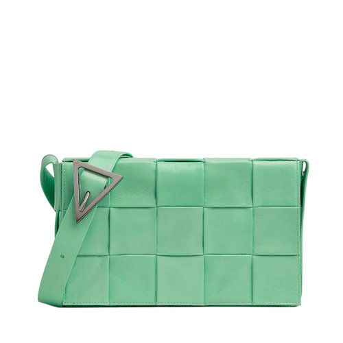 Bottega Veneta/葆蝶家 22春夏新款CASSETTE系列 男女同款泉水绿色小牛皮Intreccio双面编织银色饰面单肩斜挎豆腐包667298VCQ713801